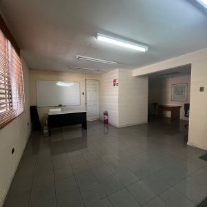 Amplia Casa Con Giro Comercial 6 Privados