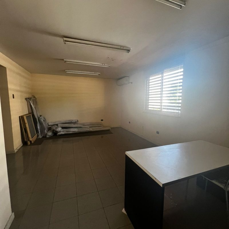 Amplia Casa Con Giro Comercial 6 Privados
