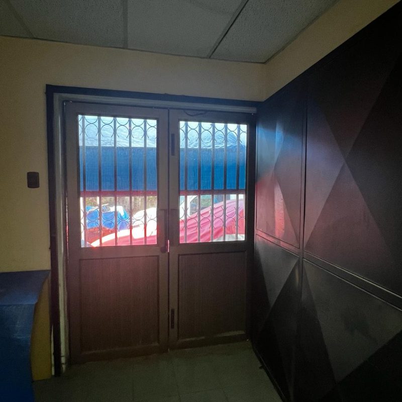 Amplia Casa Con Giro Comercial 6 Privados