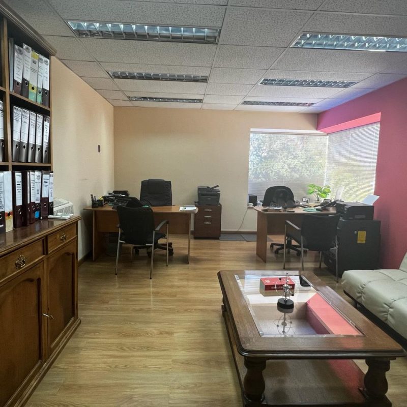 Amplia Casa Con Giro Comercial 6 Privados