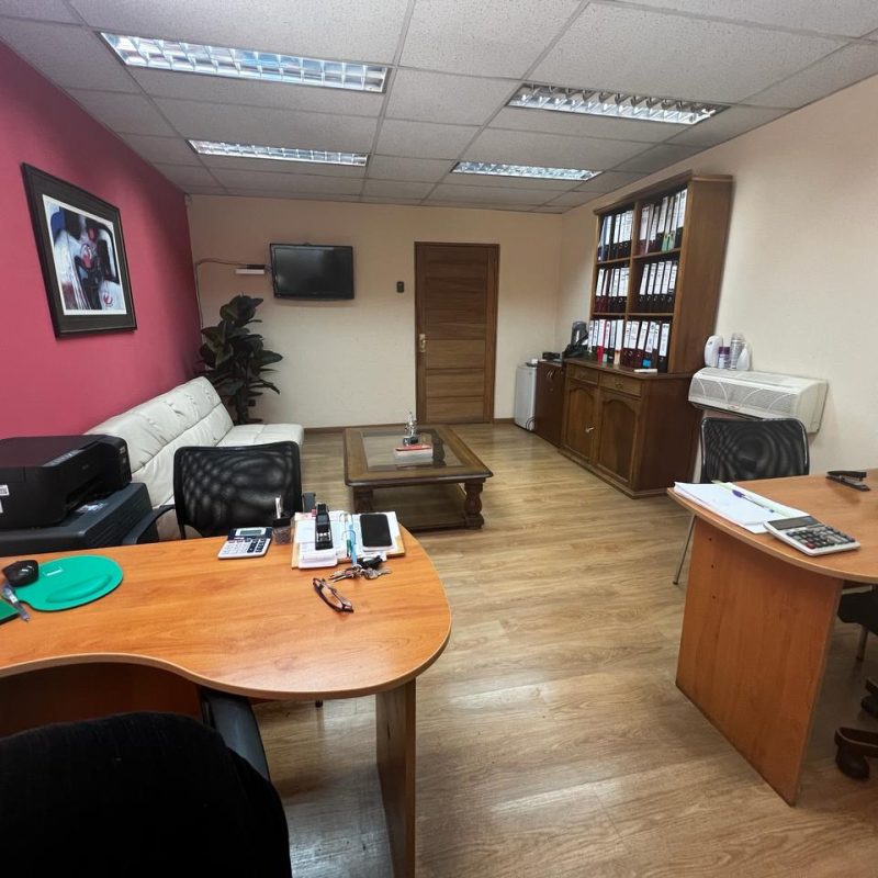 Amplia Casa Con Giro Comercial 6 Privados