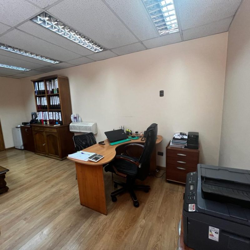 Amplia Casa Con Giro Comercial 6 Privados