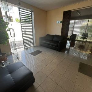 Amplia Casa Con Giro Comercial 6 Privados